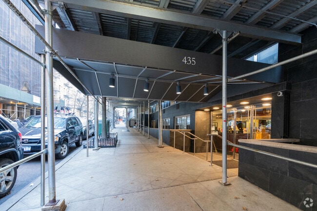 Photo - 435 E 65th St