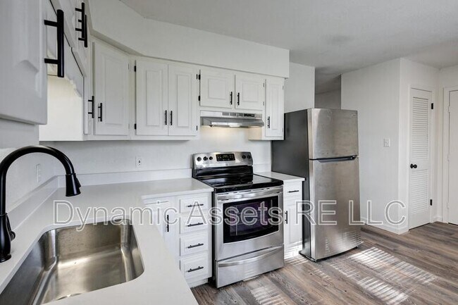 Photo - 204 E 24th St