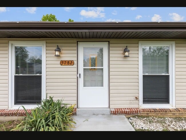 3782 Feather Ln