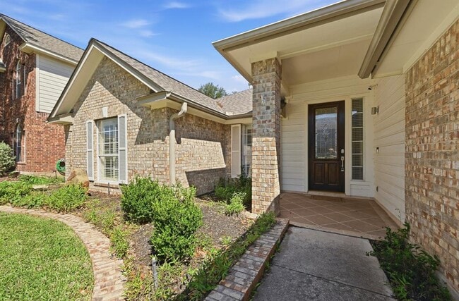 905 Hunter's Creek Dr