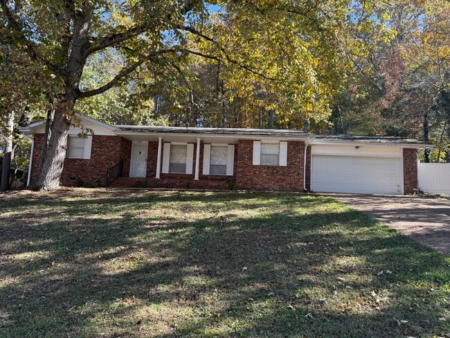 Building Photo - 2500 Shenandoah Dr