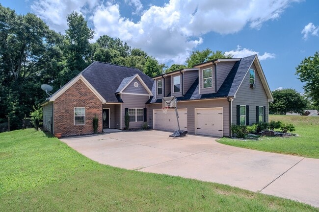 Building Photo - Spacious 3BR Home with Bonus Suite, Fenced Yard & 2-Car Garage