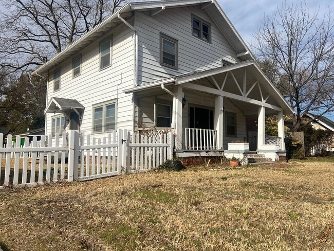 Building Photo - Spacious 4 Bedroom, 2 Bath Home with 3-Car Garage – Near WSU – Available Now!