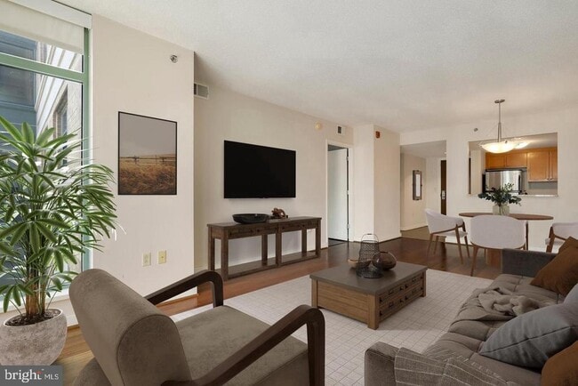 Photo - 1150 K St NW Unidad 1104