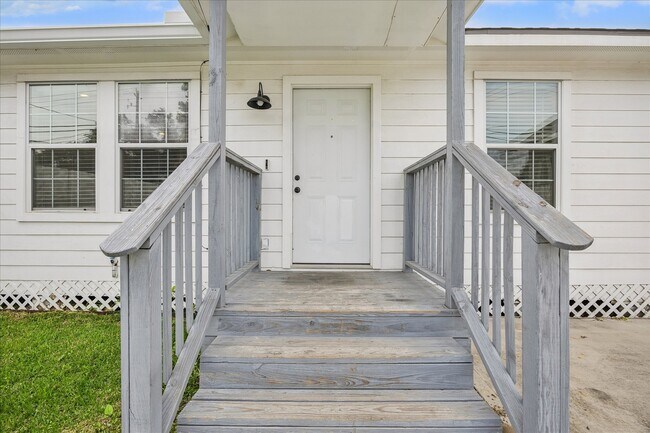 Photo - 2610 Cochran St