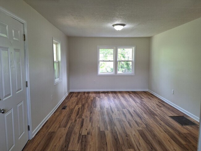 Photo - Duplex located in the heart of Oak Ridge.