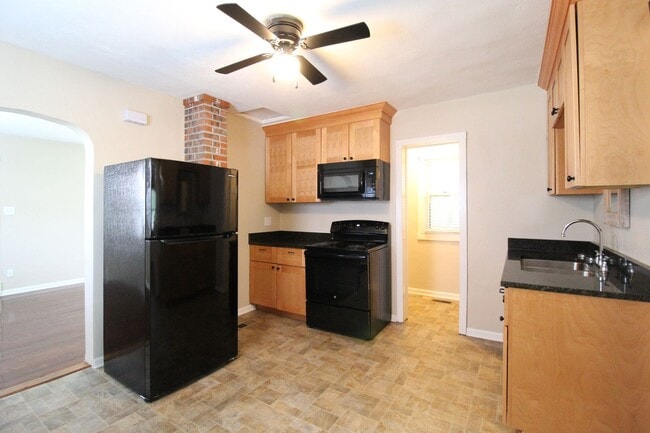 Photo - November Free On This Updated 1 Bedroom 1 ...