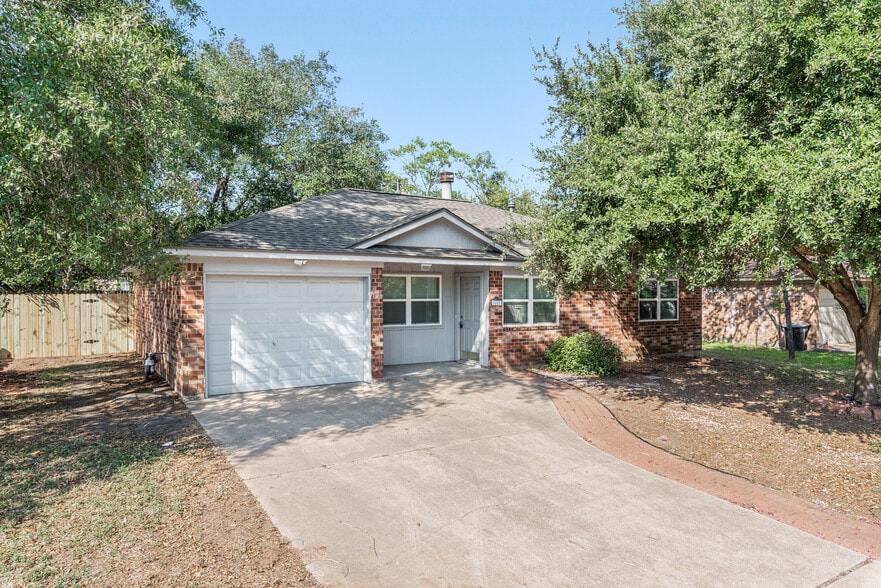 3408 Dallis Dr