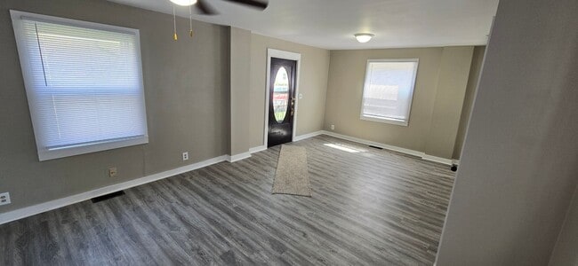 Building Photo - Freshly Updated Interior! 2 Bed 1.5 Bath Home - Alexandria IN