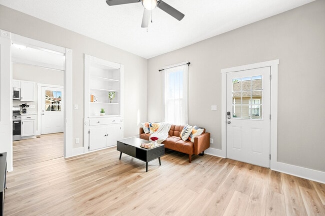 Photo - 639 Maple St Unit ID1397946P