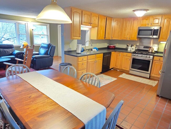 Photo - 15 Broomstick Ln House