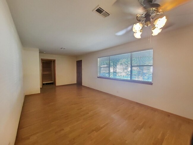 Photo - 1124 Harrison Ln