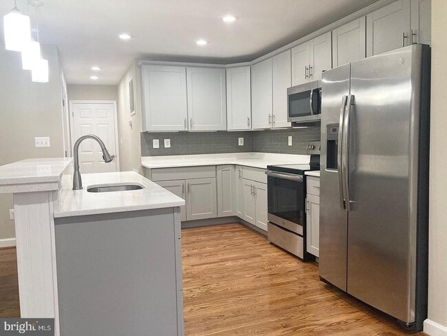 Photo - 3002 Lakeview Pkwy