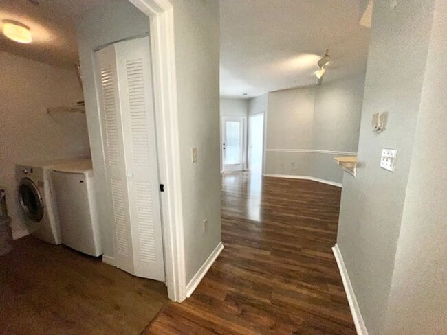 Photo - MOVE IN NOW! 2x2 WITH FRESH INTERIOR PAINT & LAMINATE WOOD FLOORING! PRIVATE BALCONY!!! Unit 4 212