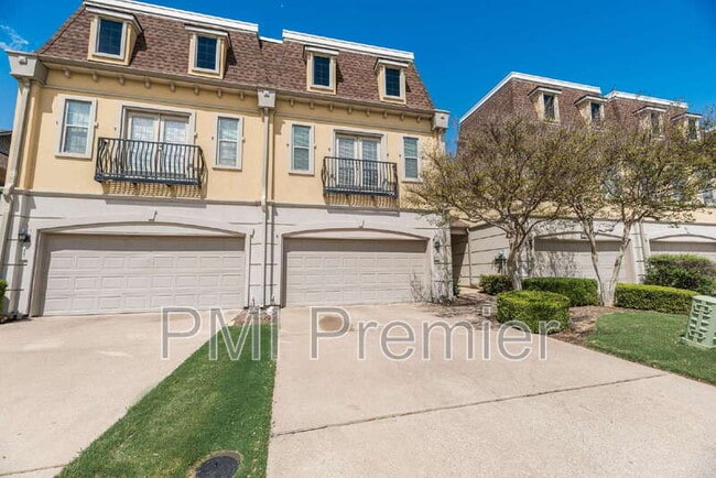 Photo - 321 Metropolitan Dr