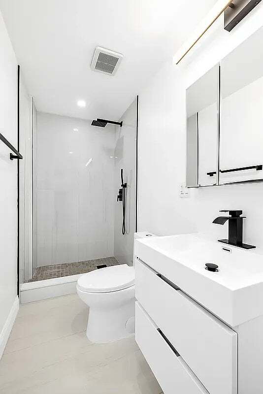 Photo - 127 E 7th St Unit 4B