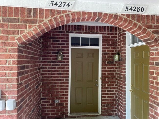 54274 E Annsbury Cir