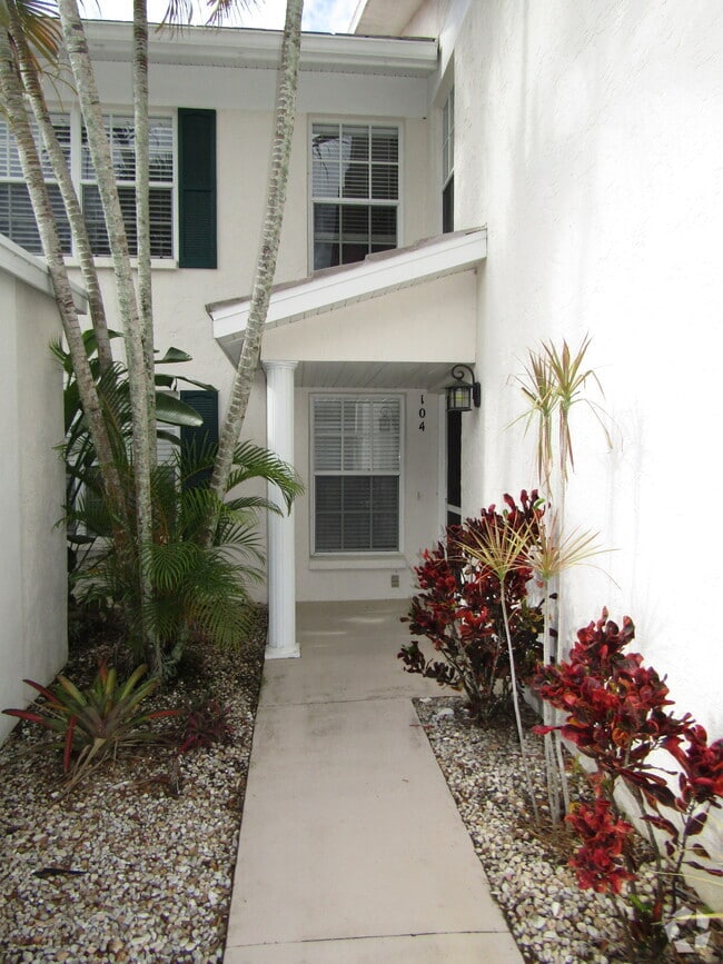 Building Photo - 815 Montrose Dr Rental