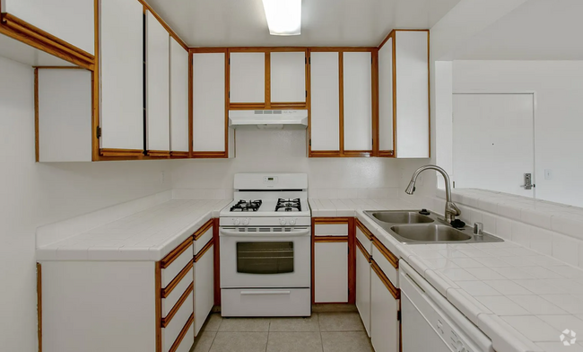 Building Photo - 5541 Fulcher Ave, North Hollywood, CA 91601 Unit 204 Rental