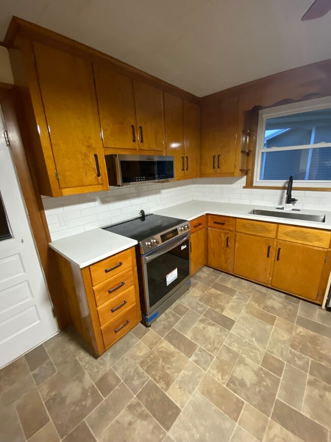 Photo - 99 Lyons St Unit Lyons St