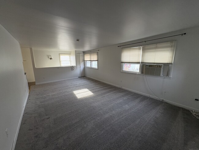 Building Photo - 255 Fairfield Woods Rd