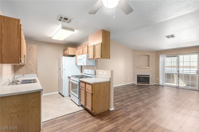 Building Photo - 4730 E Craig Rd Unit 2180