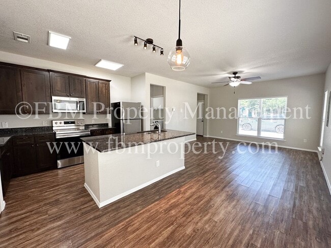 Photo - 818 Rose St