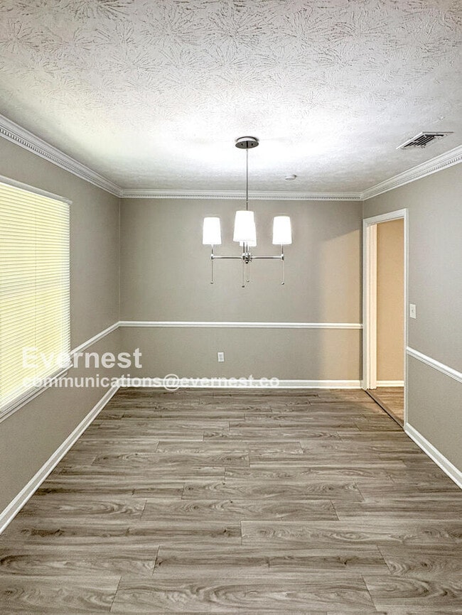 Photo - 549 Greenview Ave SE