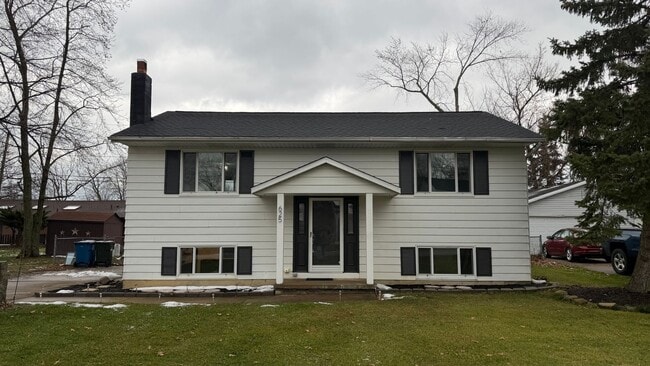 Building Photo - Beautiful split level ready to rent