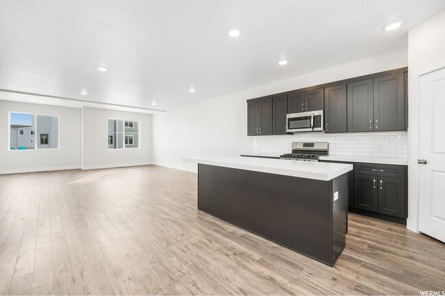 Photo - $500 OFF FIRST MONTH'S RENT - Beautiful Ne...