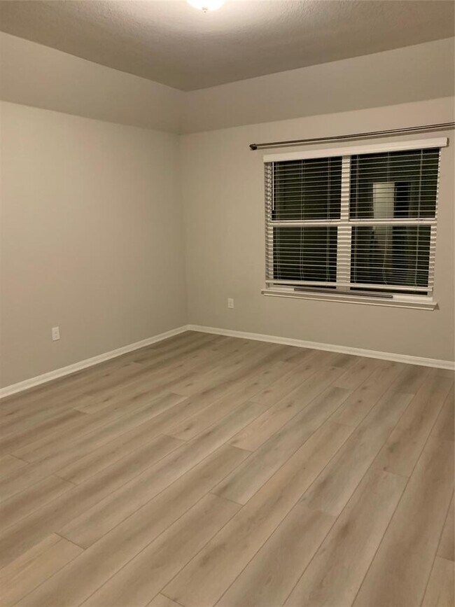 Photo - 14005 Heywood Dr