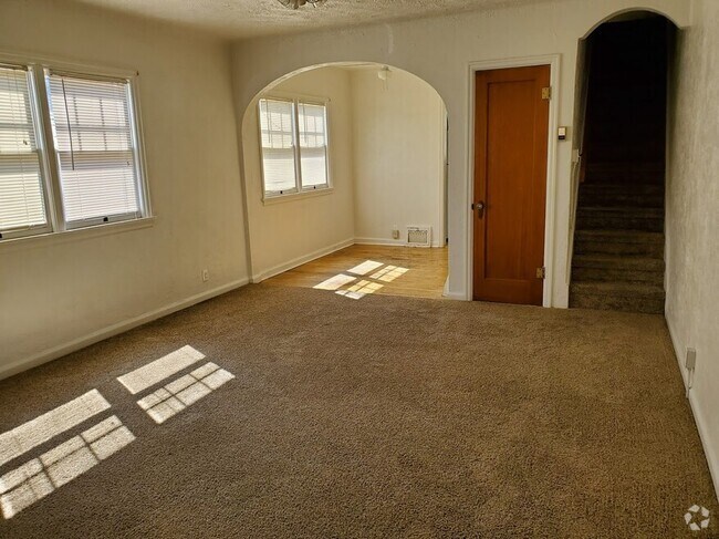 Building Photo - 424 W Benton St Rental