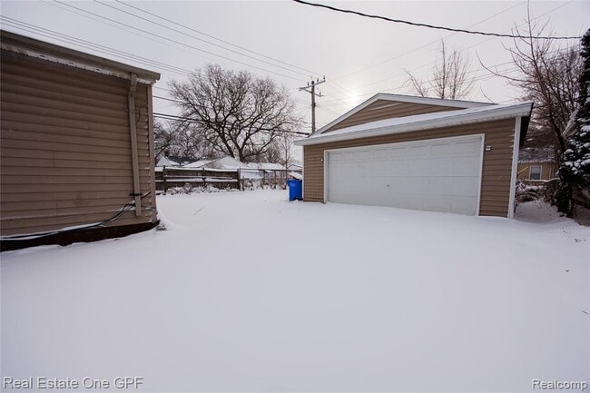 Photo - 14960 Alberta Ave