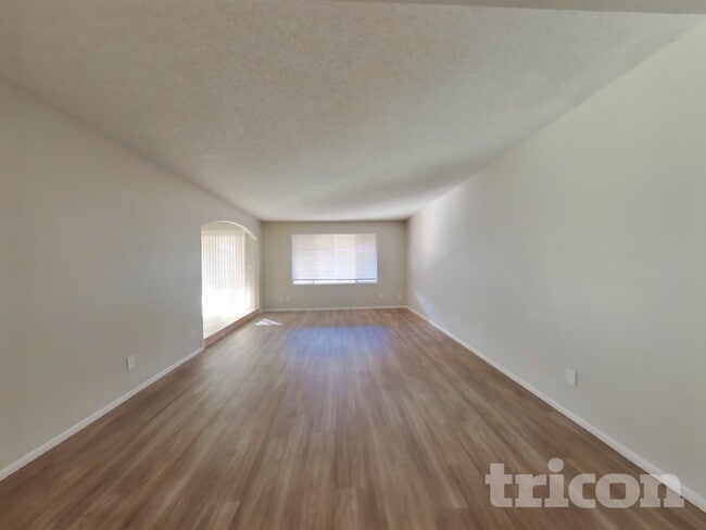 Photo - 5819 W Grovers Ave