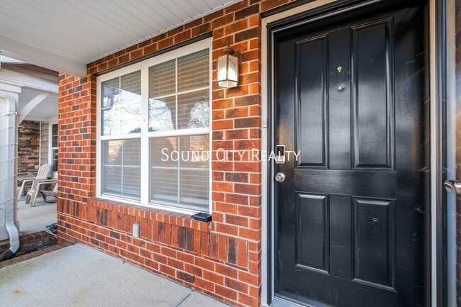 Photo - 1234 Riverbrook Dr