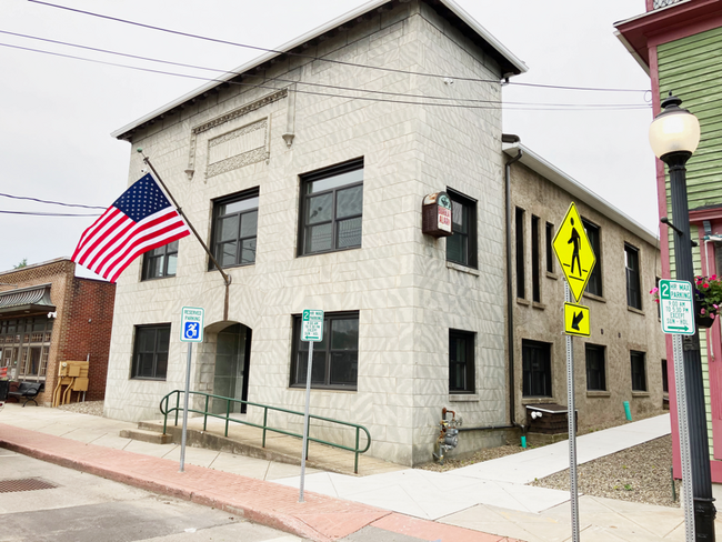 Building Photo - 42 N Main St Rental