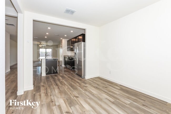 Photo - 967 W 20th St