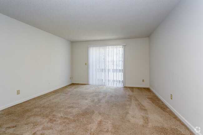 1BR, 1BA - 660 SF