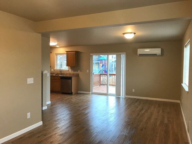 Photo - 2409 Main St Unit 103