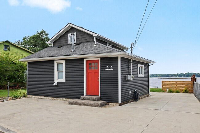 251 Edgewood Dr