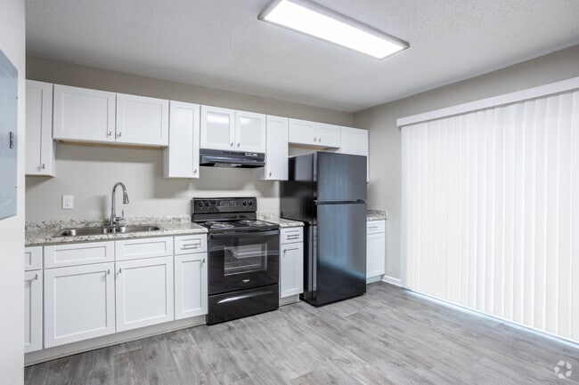 2BR, 1.5BA - 1,082SF