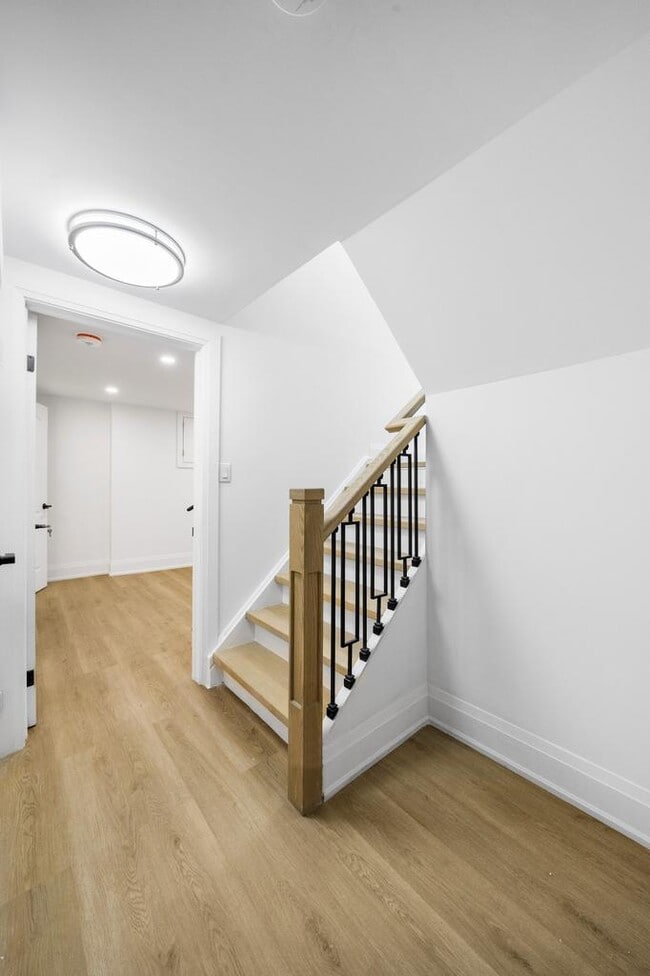 Photo - 2294 Lake Shore Blvd W Unité Room 1