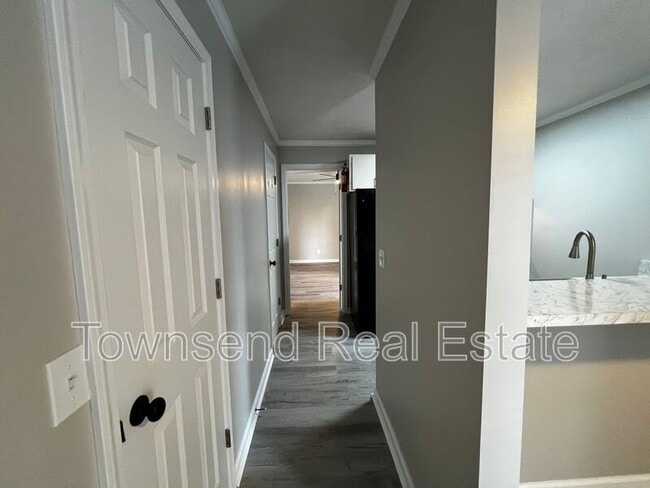 Photo - 5850-H Century Oaks Drive