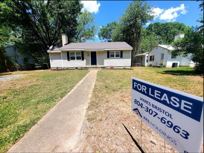 Photo - 1922 Oak Hill Ln