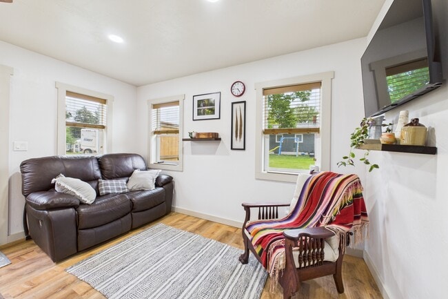 Photo - 309 W Farewell St