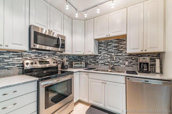 717 7th Ln