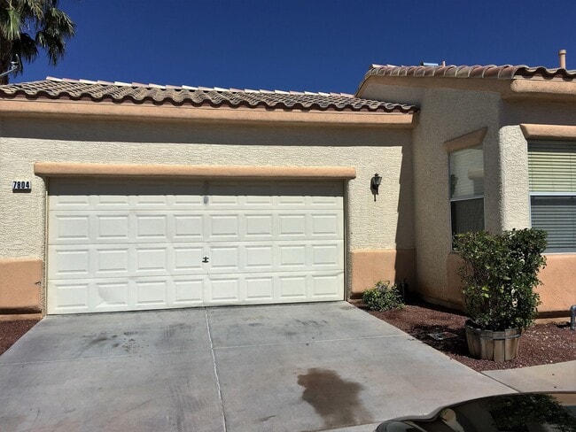 Building Photo - NW Single Story 3 Bedroom