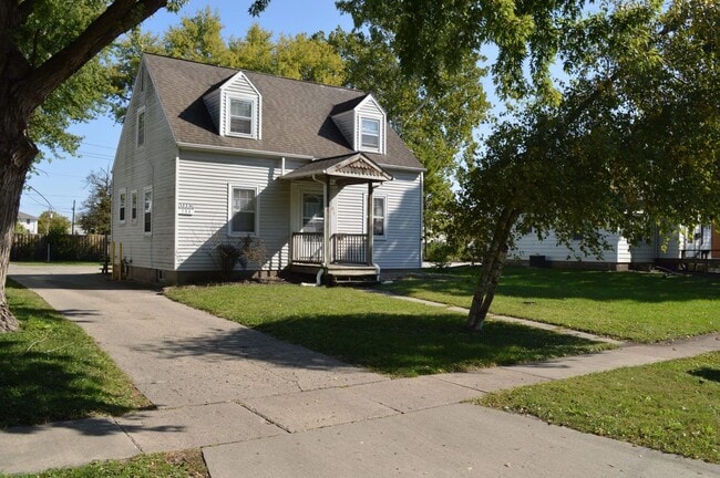 Building Photo - 204 Howard Ave