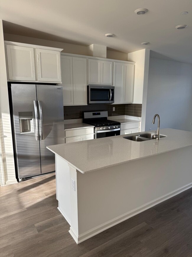 Photo - 2263 Glacier St