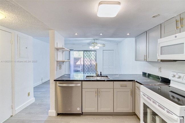 Photo - 5209 SW 40th Ave Unidad TOWNHOUSE